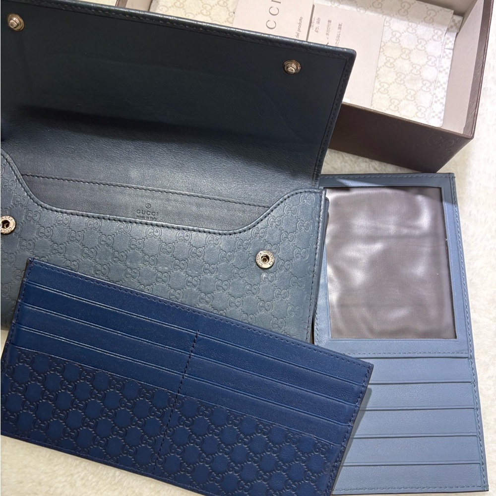 Authentic Gucci Navy Leather Wristlet - Picture 10 of 16